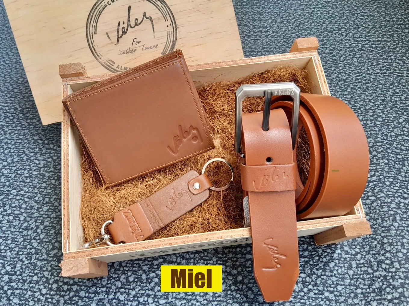 🎁 Combo Vélez – Correa + Billetera + Llavero en Cuero 100% + Caja Madera